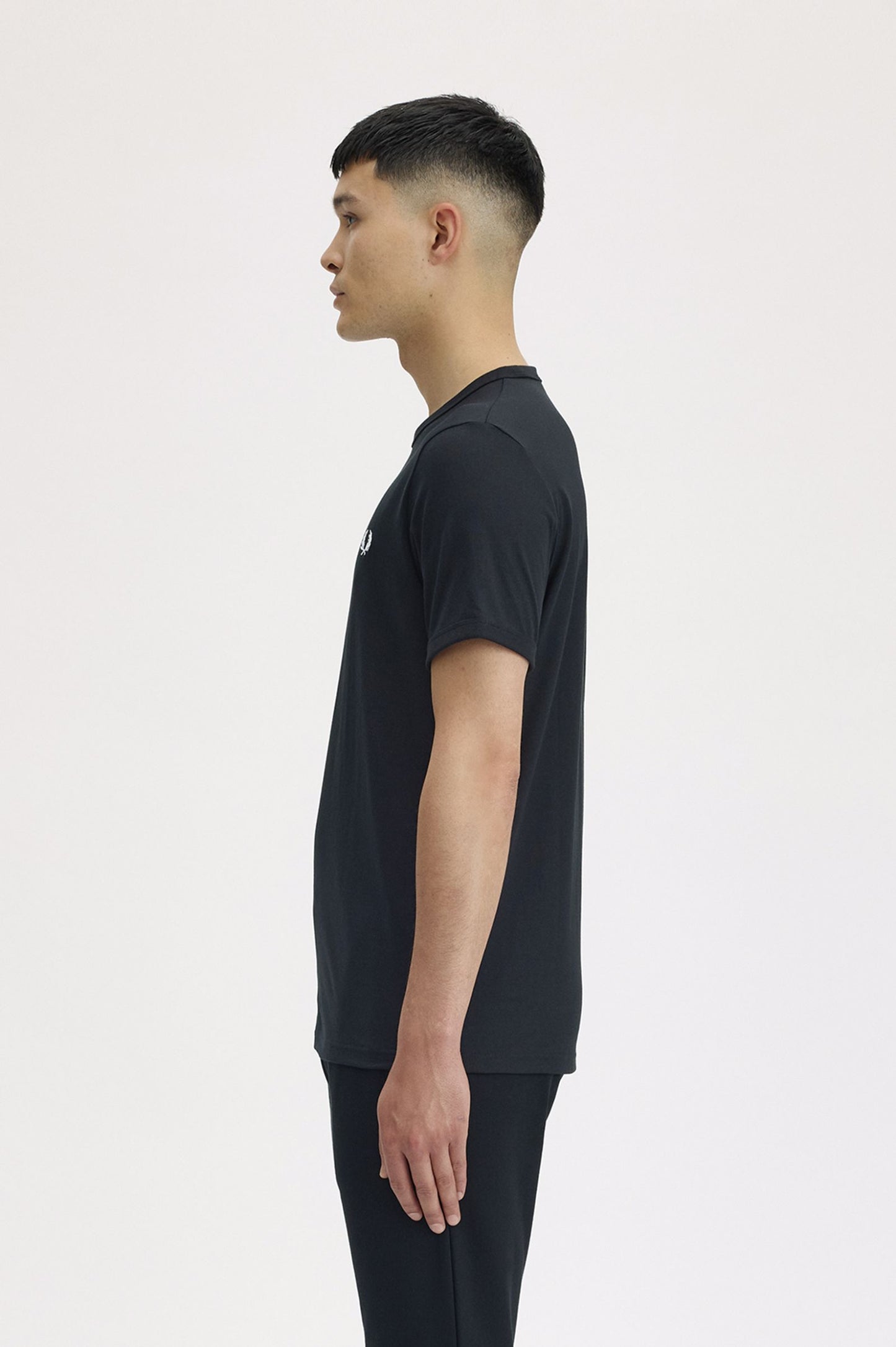 Fred Perry Laurel Wreath Graphic T-Shirt – Black