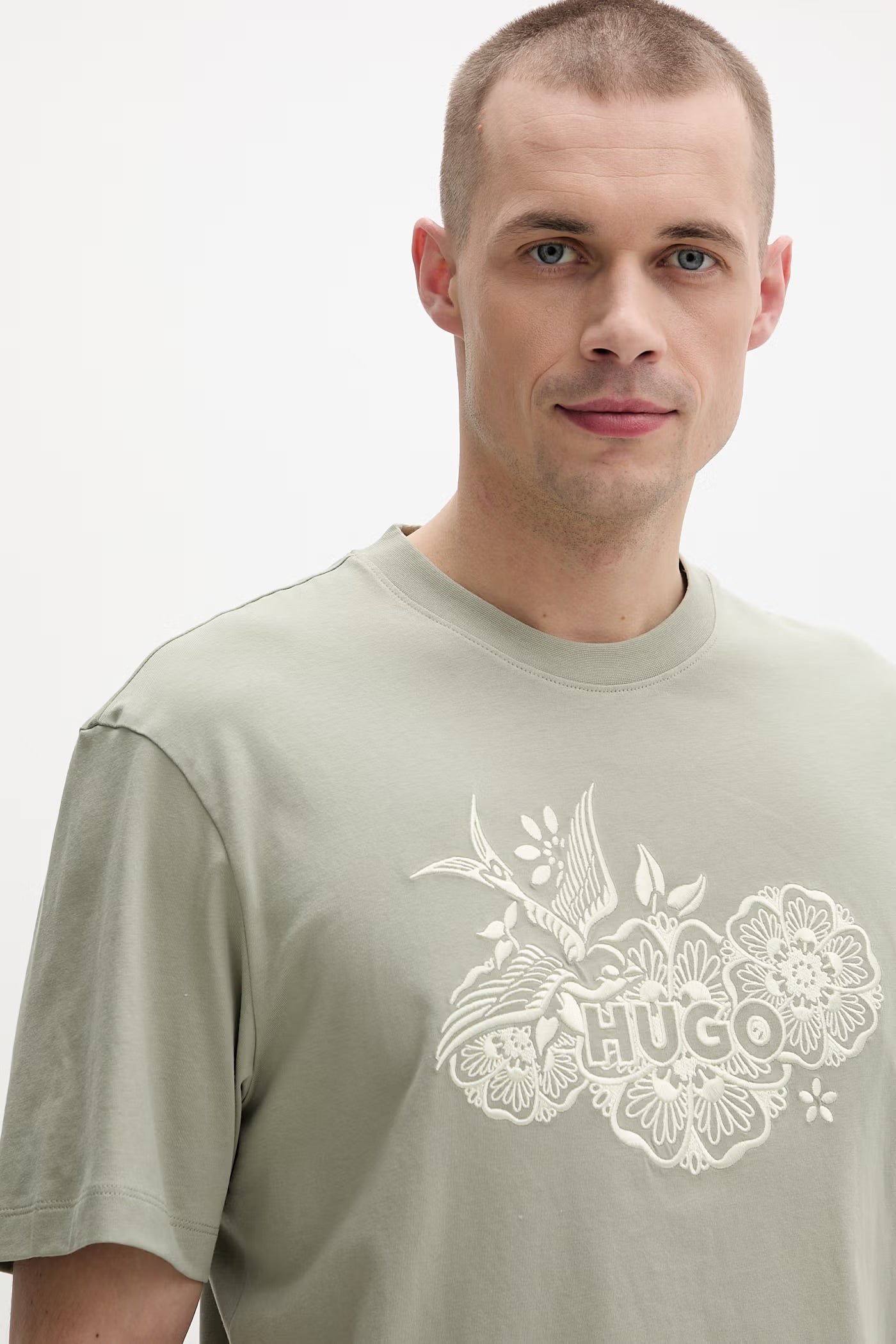 HUGO Menswear Relaxed-Fit Graphic T-Shirt in Open Green – Japanese Crane & Floral Edition