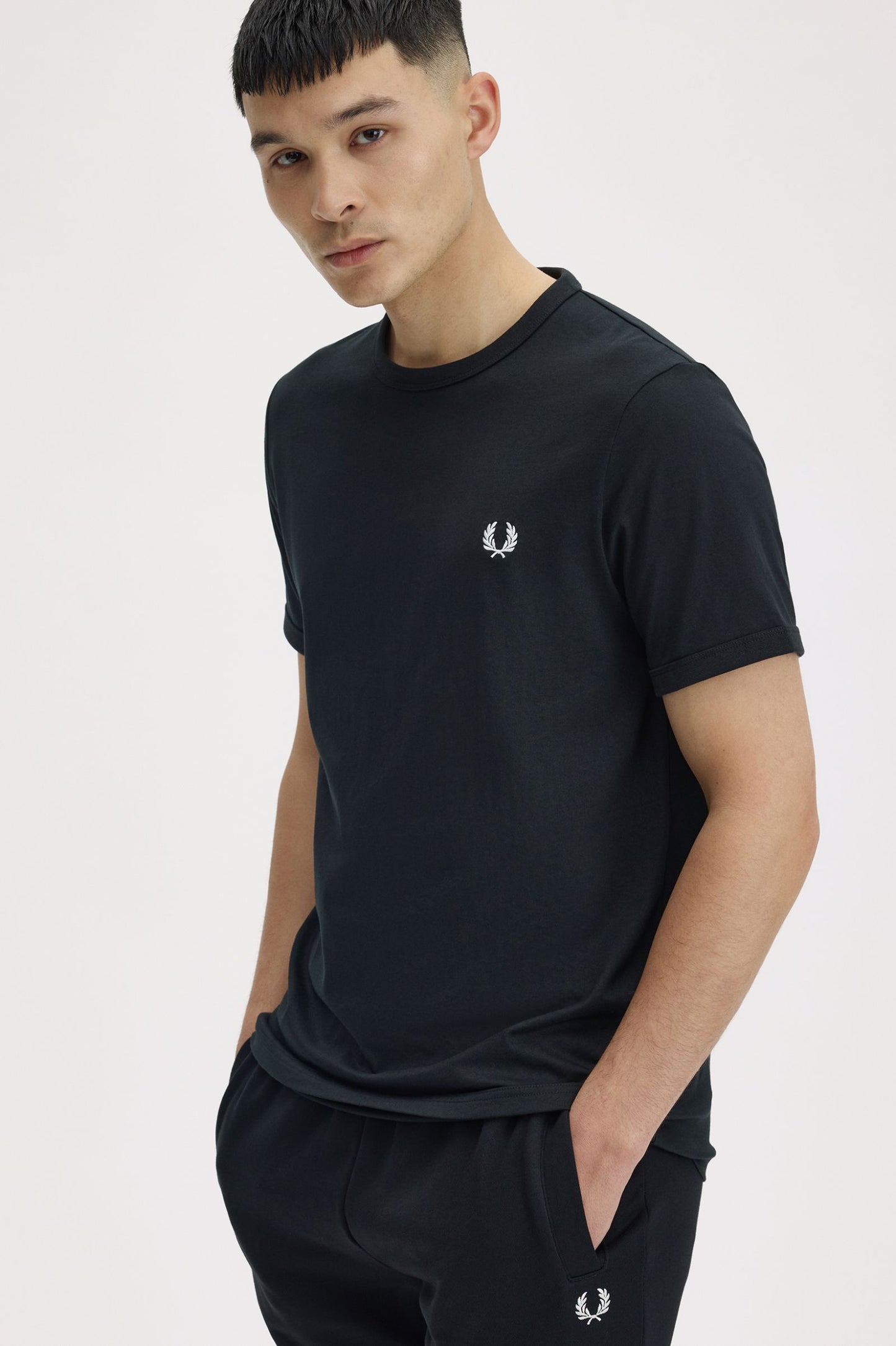 Fred Perry Laurel Wreath Graphic T-Shirt – Black