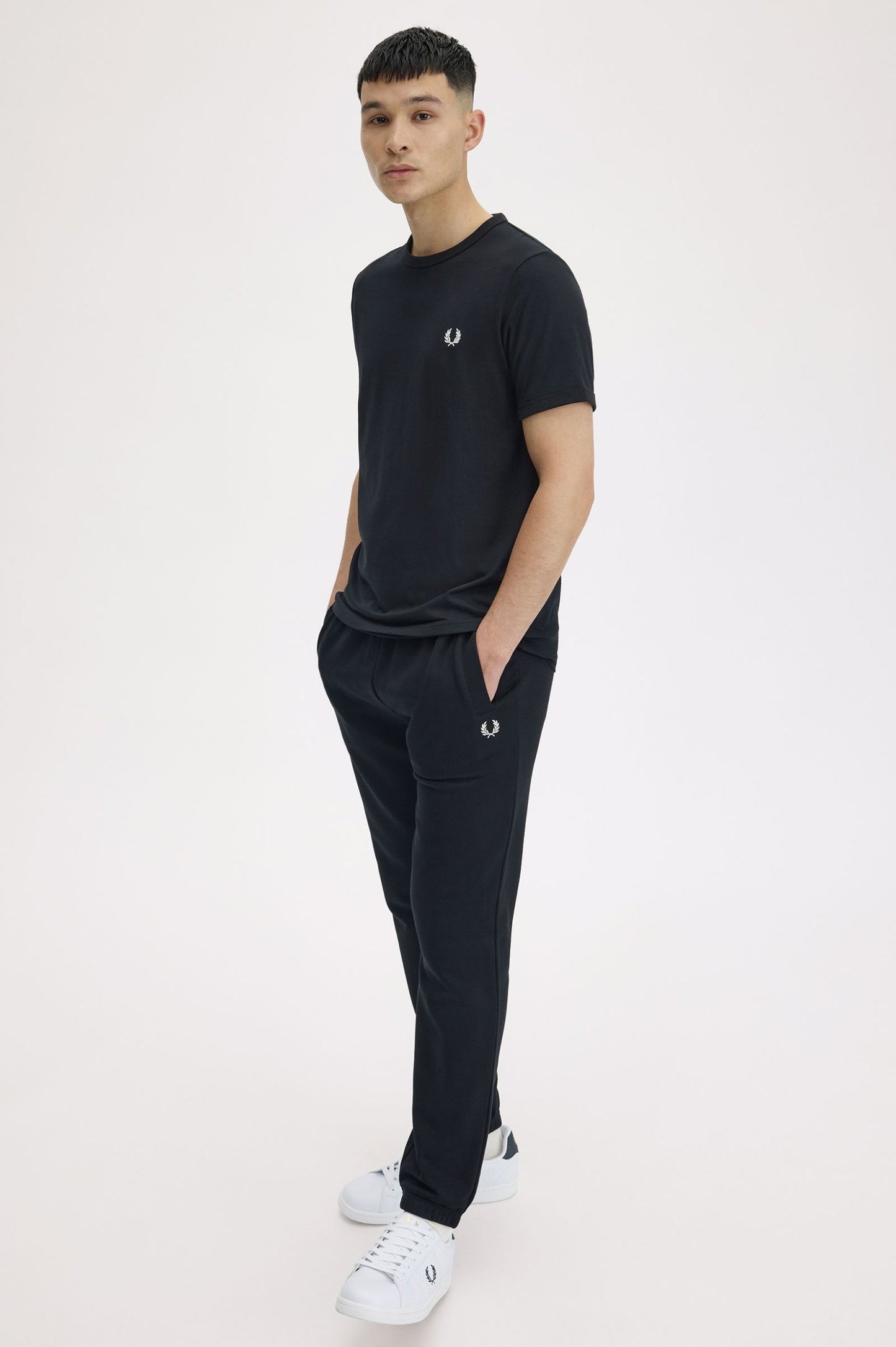 Fred Perry Laurel Wreath Graphic T-Shirt – Black